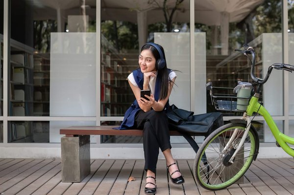 How does the Ultra Low Emission Zone (ULEZ) affect drivers in London?